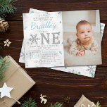 Snowflake Winter 1:a födelsedagsfoto Inbjudningar<br><div class="desc">Fira i stil med trendiget 1:a födelsedagsinbjudan. Den här utformningen är enkel att anpassa med din speciella händelsetext och dina gäster blir glada när de tar emot dessa fantastiska inbjudningskort.</div>