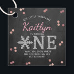 Snowflake Winter Chalkboard 1:a födelsedag Gåvor Etiketter<br><div class="desc">Fira i stil med den här söta och mycket trendig födelsedagsfesten föredrar taggar. Den här utformningen är enkel att anpassa med din speciella händelsetext och dina gäster blir glada när de ser dessa fantastiska märkre. Matchande duschobjekt finns i samlingen.</div>