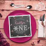 Snowflake Winter Chalkboard 1:a födelsedag Pappersservett<br><div class="desc">Fira i stil med trendiget 1:a födelsedag party-blöjor. Designen är lätt att anpassa med din egen formulering och din familj och dina vänner blir glada när de ser dessa fantastiska servetter. Matchande objekt i party finns i samlingen.</div>
