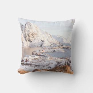 Snowing Byr, julhus, Helgdag Kudde