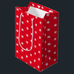 Snowing - White Snöflingor Red Winter-gåva<br><div class="desc">Snowing - White Snöflingor Red Winter gift Medium Gift Bag</div>