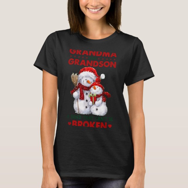 Snowman Grandma And Grandson A Bond That Can't Be  T Shirt (Framsida)