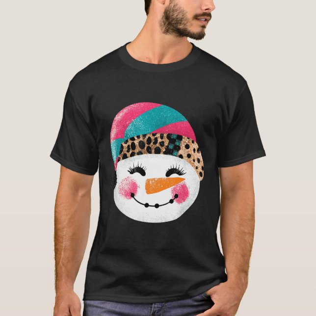 Snowman With Santa Hat And Leopard Pattern  T Shirt (Framsida)