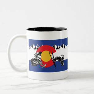 Snowmobile and-skier-in-Colorado-Flagga Två-Tonad Mugg