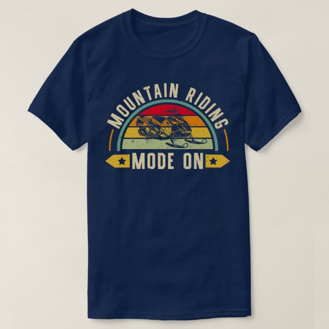 Snowmobile Riding Sled Mountain Riding Mode på T Shirt (Design framsida)
