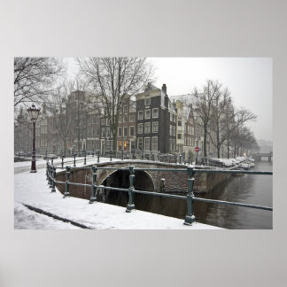 Snowy Amsterdam i Nederländerna på vintern Poster