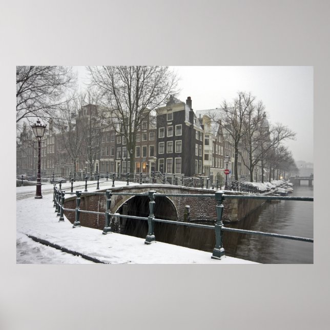 Snowy Amsterdam i Nederländerna på vintern Poster (Framsidan)