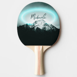 Snowy bergsmystisk blå neonljusmonogram pingisracket