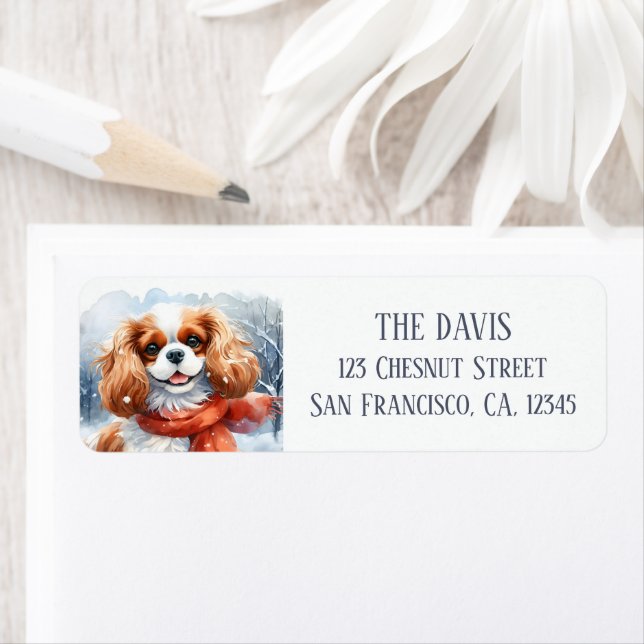 Snowy Day Cavalier Kung Charles med sjalett Returadress Etikett (Insitu)