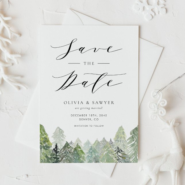 Snowy Evergreen Forest Winter Spara datumet Meddelande Vykort (Save the date postcard featuring snowy watercolor evergreen forest for winter and rustic weddings.)