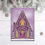 Snowy Gingerbröd House Lila Non-Photo Julkort<br><div class="desc">Ursprunglig illustration av ett snögingerbrödhus med information om cookie träd och royal icing. Redigerbart hälsning; lägg till ditt eget meddelande eller foto på baksidan.</div>