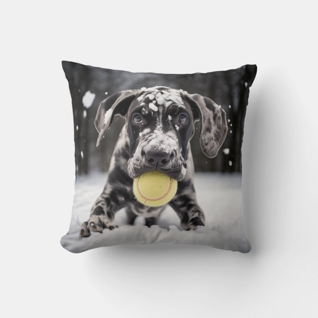 🐕 Snowy Great dane valp med 🎾 tennis bollar Kudde (Framsida)