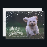 Snowy Merry Woofmas Handlettered | Helgdag Photo Julkort<br><div class="desc">Fira helgdagarna med den här chicen med matkortet för helgdag för sällskapsdjur. Det här kortet innehåller ett foto med ett snö ram och ett handbrev som säger "Merry Woofmas" och som har ett passande mönster på baksidan. Du kan ändra färg på baksidan eller lägga till ett foto eller en text...</div>