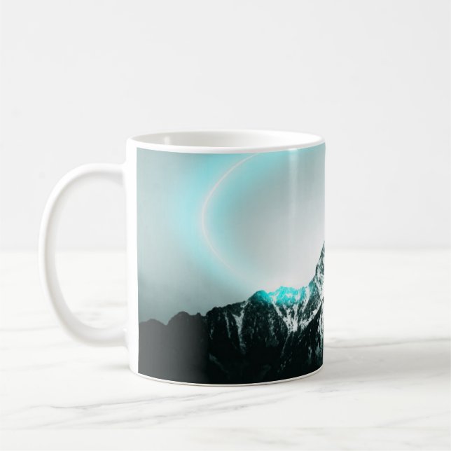 Snowy mountain mysterious blue neon light kaffemugg (Vänster)