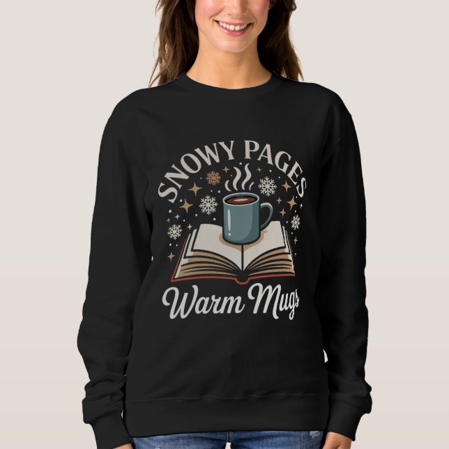 Snowy Pages Warm Mugs Cozy Holiday T Shirt (Framsida)