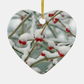 Snowy Red Berries Winter Scene Heart Julgransprydnad Keramik