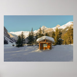 Snowy Serenity: Sjö Louise och Majestic Mount Poster