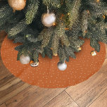 Snowy Village Snowflake Winter Nattjul Julgransmatta Borstad Polyester<br><div class="desc">Snowflake-stjärnor med röd samordning för att matcha husen i snöbyns vinterinbjudan</div>