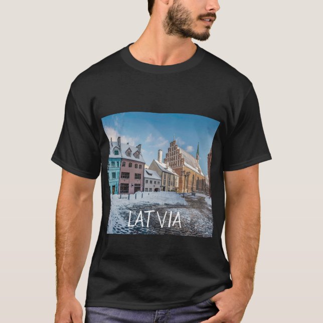 Snowy vinterstadscenter i Riga, Lettland T Shirt (Framsida)