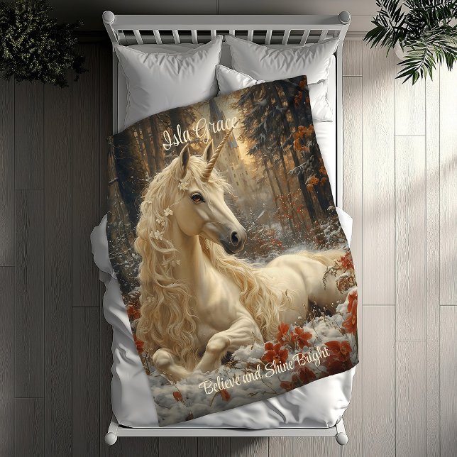 Snowy White Unicorn Winter Fairytale Castle Fleecefilt (Skapare uppladdad)