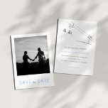 Snowy Winter Ski Newlyged Couple Black and White Spara Datumet<br><div class="desc">Allteftersom vintern närmar sig sätter den perfekten för firande i bröllop. Snowy Winter Ski Newlyed Couple Black White sparar datumkortet på ett vackert sätt och fångar det väsentliga i denna fantastiska säsong, och frammanar värmen av en mysigt brand i en bergskorv efter en spännande dag på sluttningarna. De charmerande och...</div>