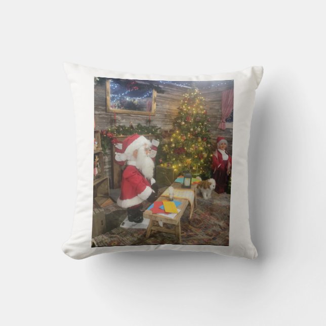 Snugera till jul med vår Jolly Santa Pillow Kudde (Framsida)
