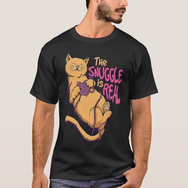 Snuggle är ett riktigt stickande Crochet Cat Knitt T Shirt (Framsida)
