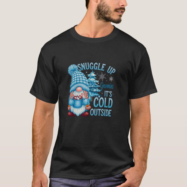 Snuggle Up Gnomies It s Cold Outside Cute Winter G T Shirt (Framsida)