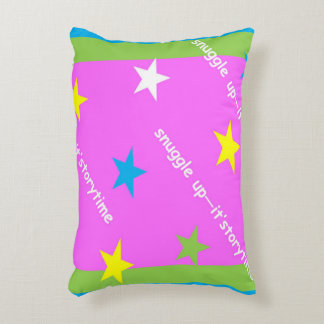 snuggle up - it's storytime pillow prydnadskudde
