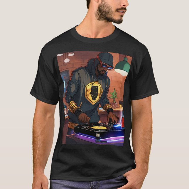 "Snurra Beat: DJ-Inspired Graphic T-Shirt" T Shirt (Framsida)