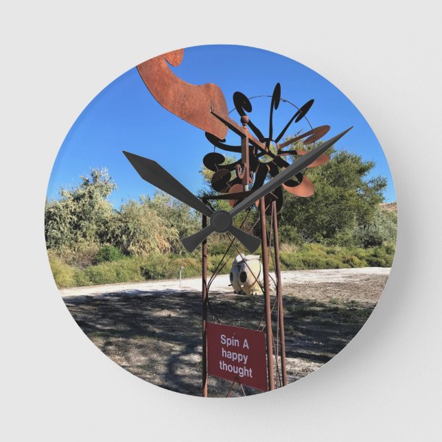 Snurra ett tankeprogram i Lycklig, roligt tecken Rund Klocka (Framsida)