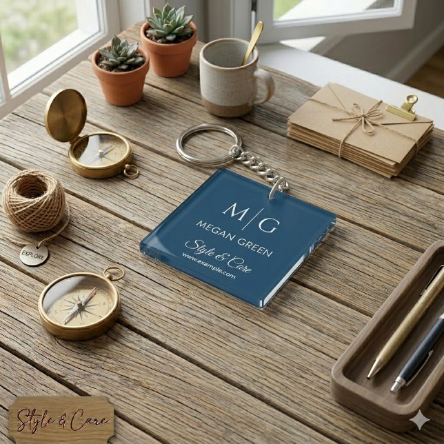 Snygg anpassad textnamn och varumärkesvisning Mari (Stylish Custom Text Name and Brand Display Navy Keychain)