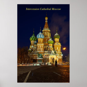 Snygg avlyssningskatatedral i Moskva på natten Poster