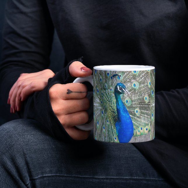 Snygg blå Peacock Plumage Photo Kaffemugg (In Situ Held)