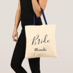 Snygg Bride Tygkasse<br><div class="desc">En vacker brud med blå handtag,  den här personligen är perfektens token för henne. Med "Bride" skrivet med ett vackert blått kursivt teckensnitt anpassar du dig till din idag.</div>