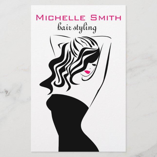 Snygg flicka med vågigt hårhårklämmande varumärke flygblad (Framsidan)