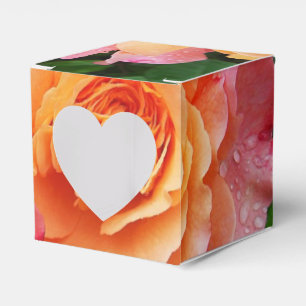 Snygg foto av rosa och ro presentaskar