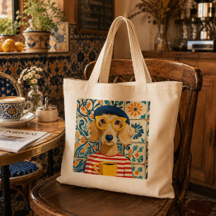 Snygg fransk hund som dricker kaffe och bär barett jumbo tygkasse