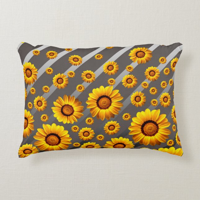 Snygg gula blommor på grått, silver rand prydnadskudde (Framsidan)