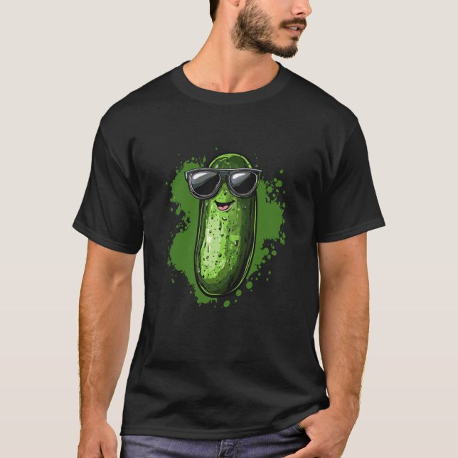 Snygg Gurka Med Solglasögon T Shirt (Framsida)