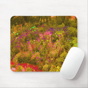 Snygg gyllene panoramautsikt trädgård blommor musmatta