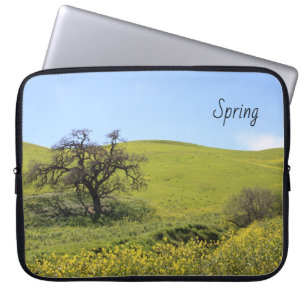 Snygg Hillside Wildblommor Oaks i Vår Laptop Fodral