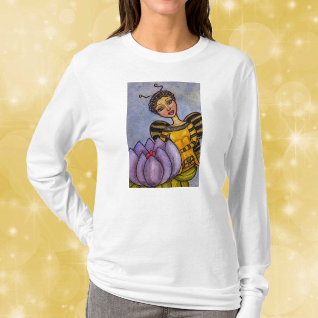 Snygg humlebi fairydrottning lila blomma t shirt (Pretty bumble bee fairy with anntenae in  black and gold on purple flower on womans tee shirt.)