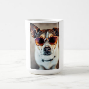 Snygg hund med solglasögon kaffemugg