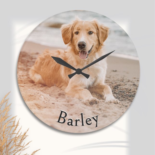 Snygg hundfoto med eget namn stor klocka (A stylish wall clock with custom pet photo and name)