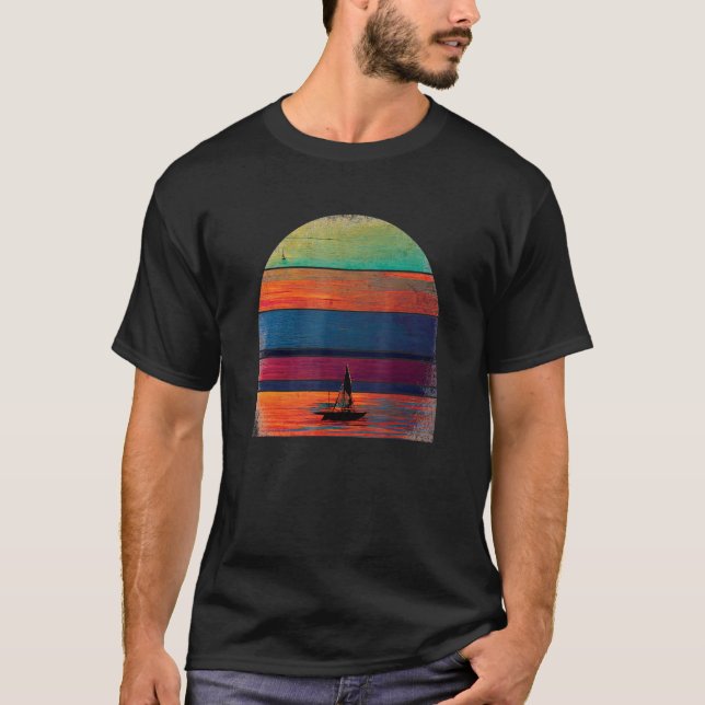 Snygg konstnärlig segelbåt, solnedtryckande återgi t shirt (Framsida)