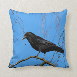 Snygg Kråka på Perch i Träd Dekorativ kudde