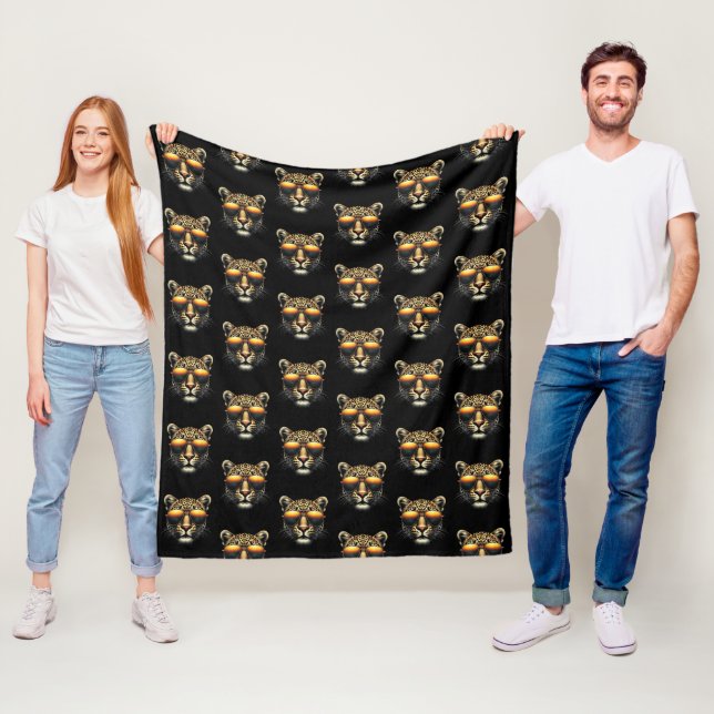 Snygg leopard som bär solglasögon Stilig leopard  Fleecefilt (På plats)