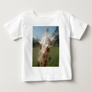 Snygg Milkweed Magic: A Skyward Flight Design T Shirt