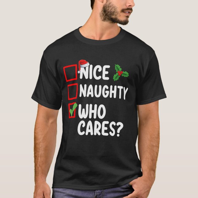 Snygg Naughty som bär jullistfamiljen T Shirt (Framsida)